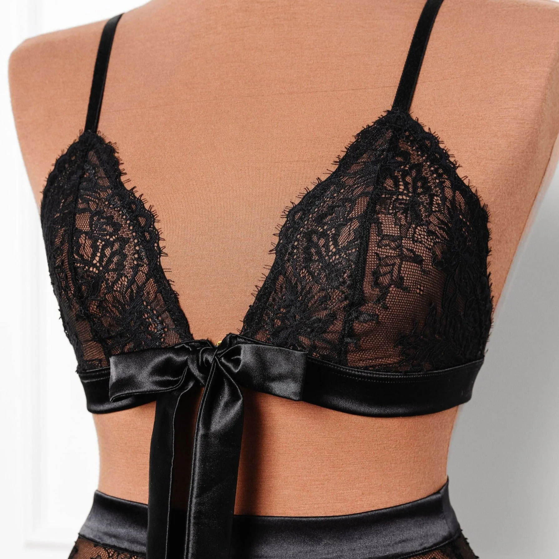 Eyelash Lace Bow Bralette - Black - Image 11