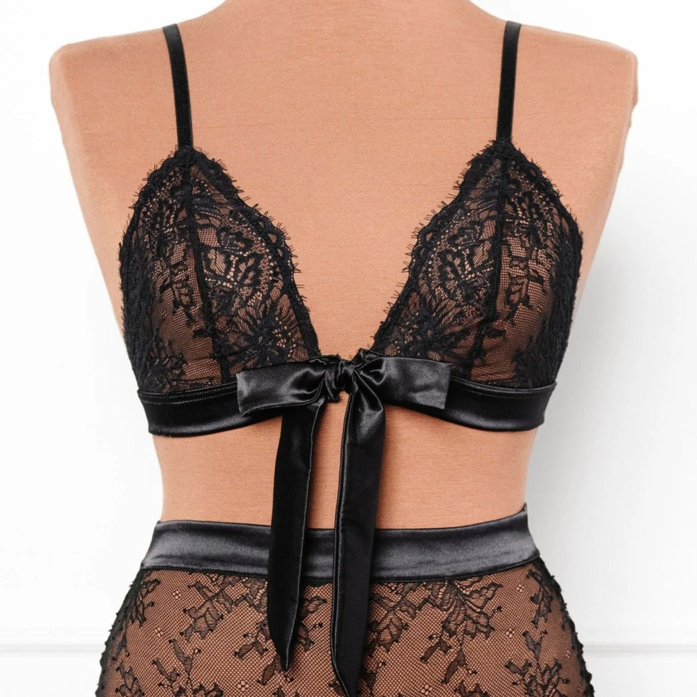 Eyelash Lace Bow Bralette - Black - Image 7