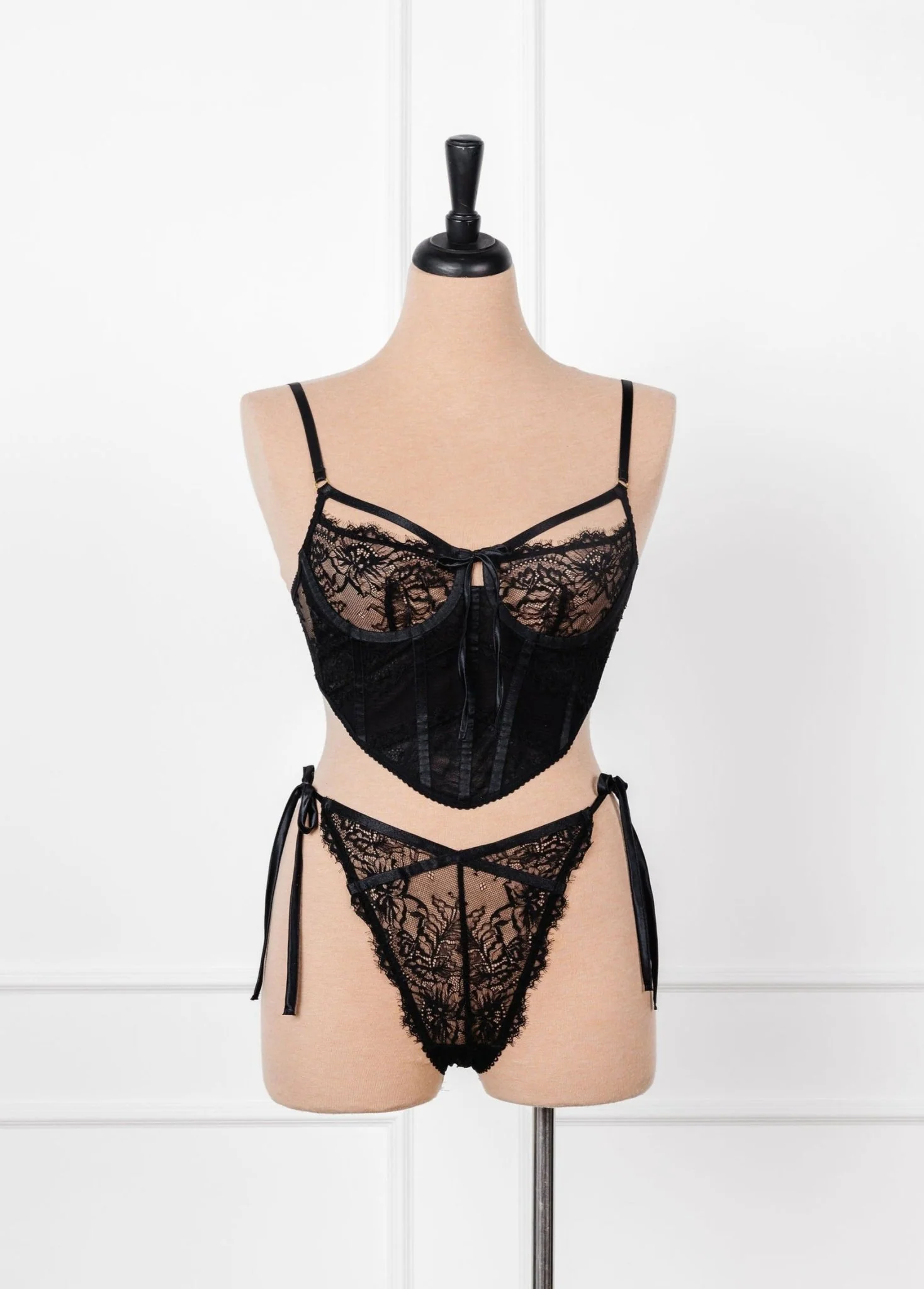 Lacy Underwire Corset - Black - Image 3