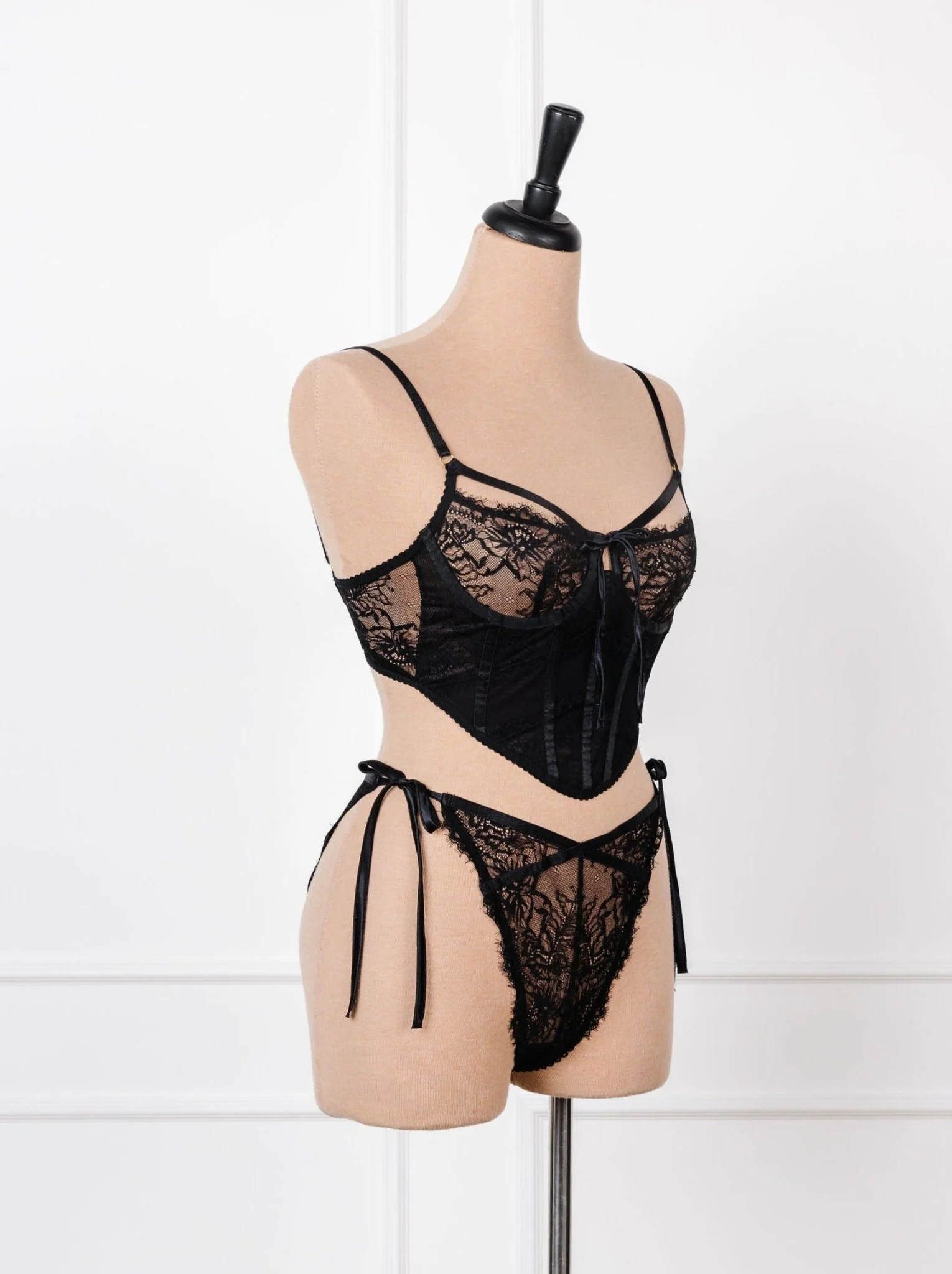 Lacy Underwire Corset - Black - Image 4